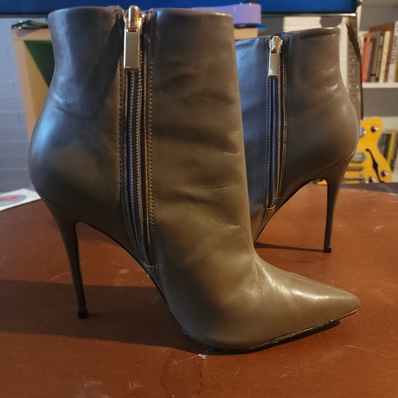 Saks Fifth Ave ankle boot heel - Picture 2 of 6